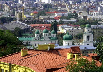 Панорамный вид на Флоровский Вознесенский монастырь и Подол в Киеве