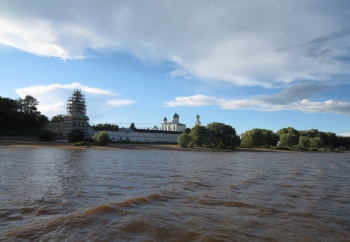 Вид на Свято-Юрьев мужской монастырь с реки Волхов