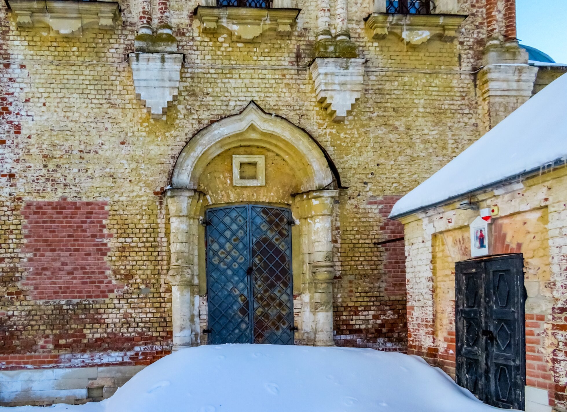 Храм Покрова Пресвятой Богородицы в усадьбе Мещерское