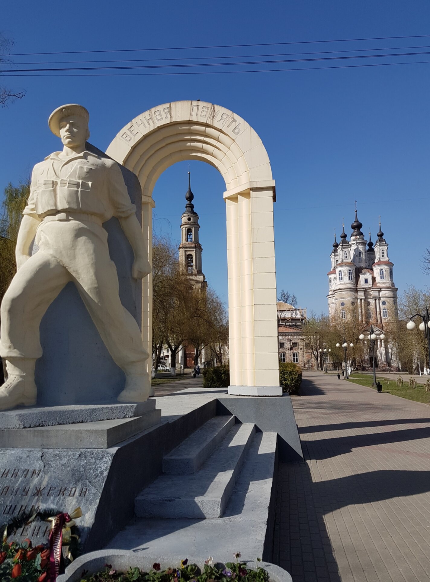 Церковь Космы и Дамиана в сквере имени Г.К. Жукова в Калуге