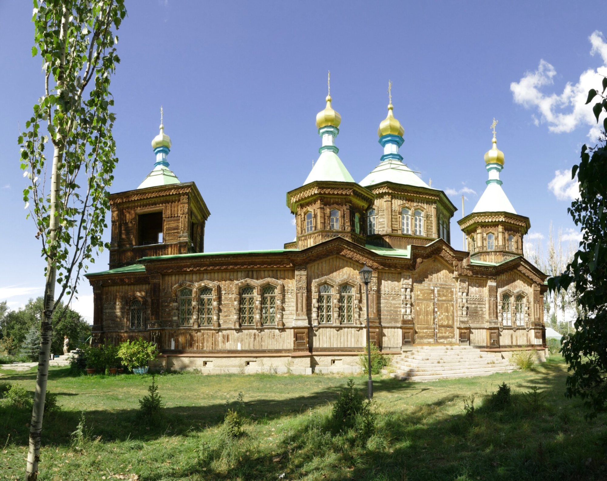 Свято-Троицкий собор в Караколе — православная святыня у подножия Тянь-Шаня