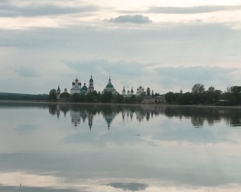 Спасо-Яковлевский Димитриев монастырь на берегу озера Неро
