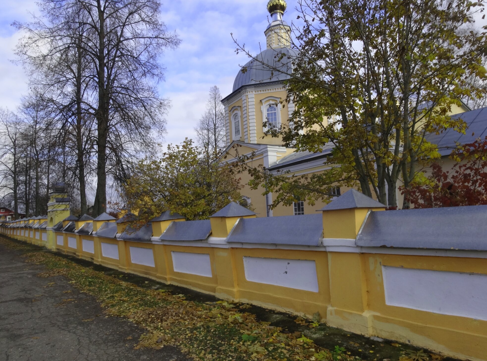 Храм Воскресения Христова в селе Ермолино