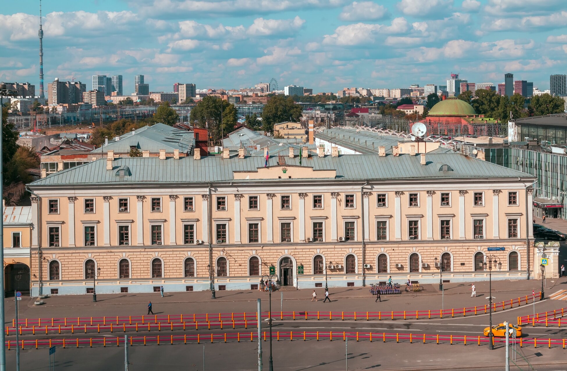 Воскресенская часовня на Комсомольской площади в Москве