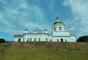 Храм Живоначальной Троицы в селе Шелокша