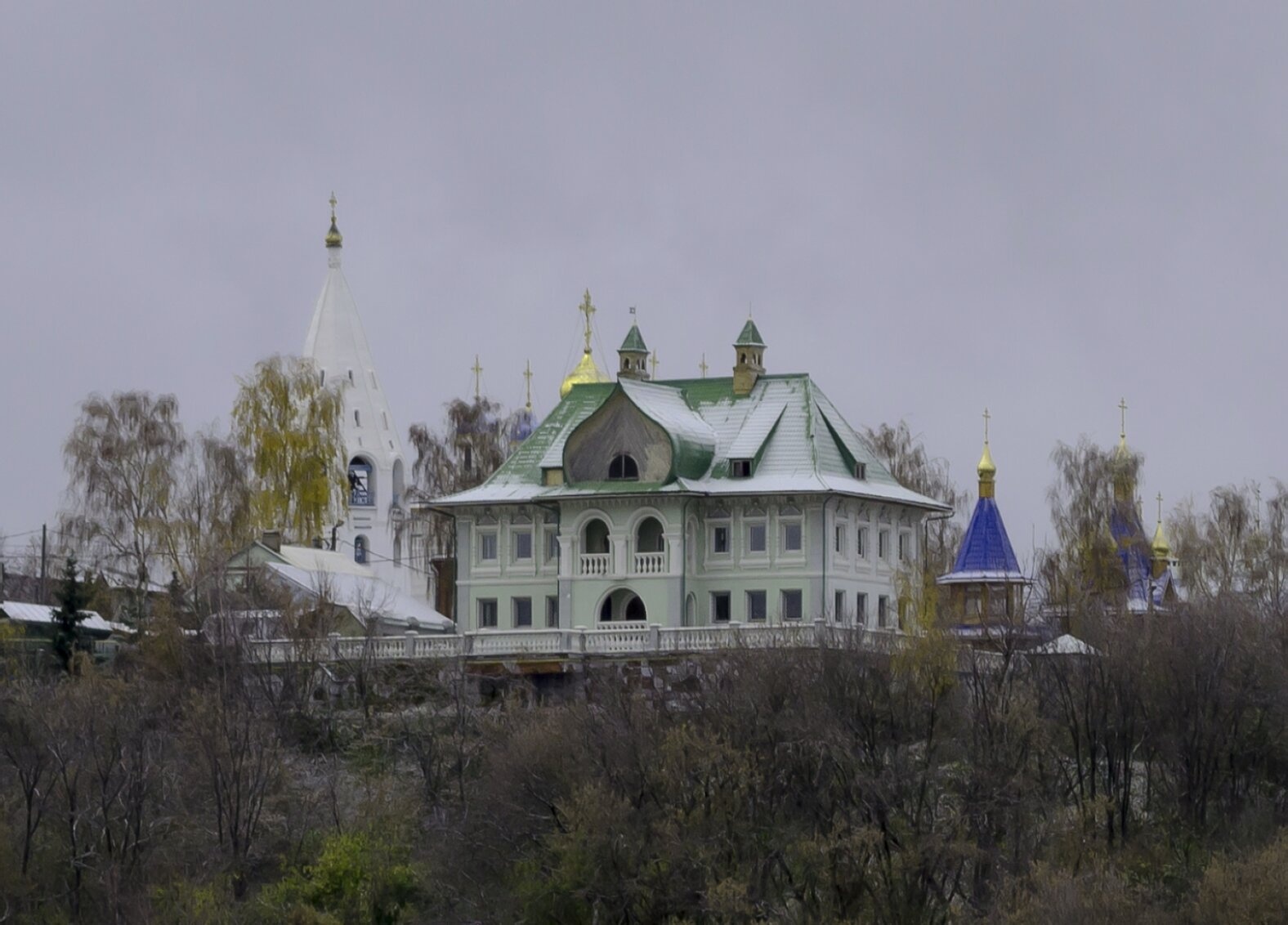 Введенский собор и дом купца Кадомцева в Чебоксарах