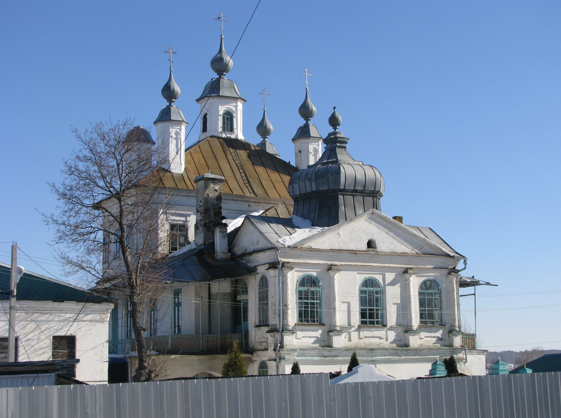 Троице-Знаменская церковь в Лежнево
