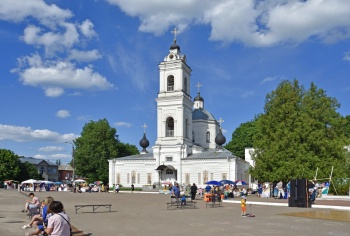 Собор Святых Первоверховных Апостолов Петра и Павла в городе Тарусе