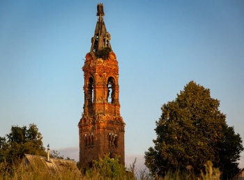 Колокольня Покровского храма в Надеждино