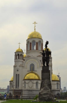 Храм-на-Крови во имя Всех святых, в земле Российской просиявших в Екатеринбурге