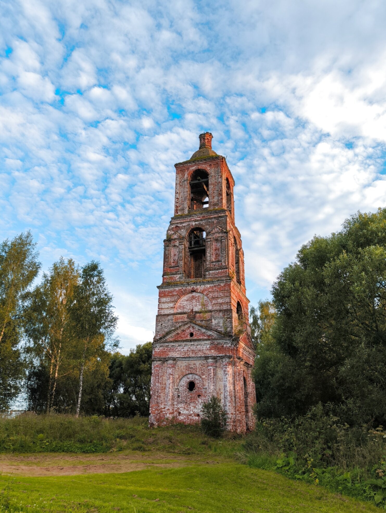 Колокольня Церкви Боголюбской иконы Божией Матери в селе Великое