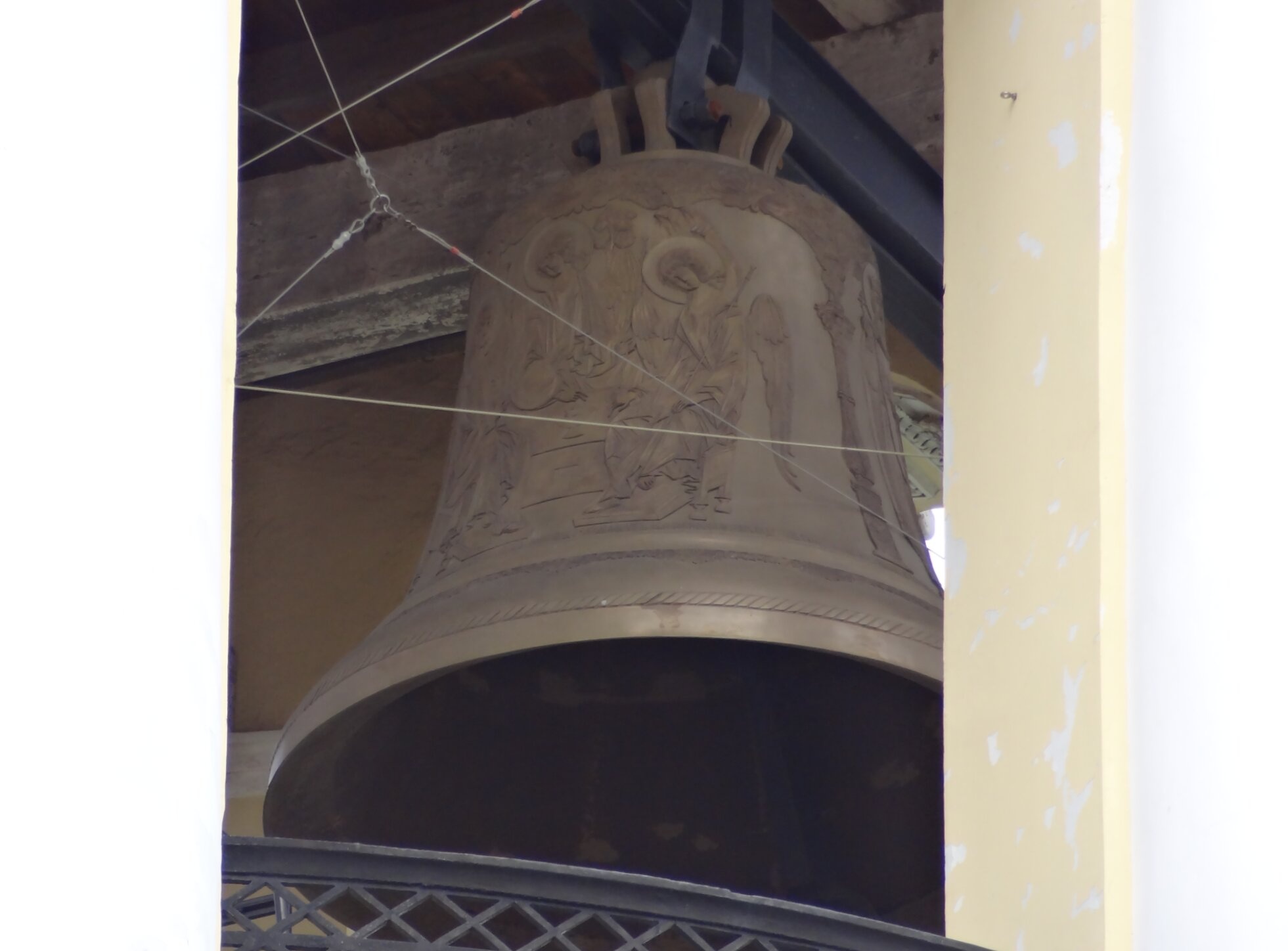 Царь-колокол в Свято-Троицком храме Каменска-Уральского