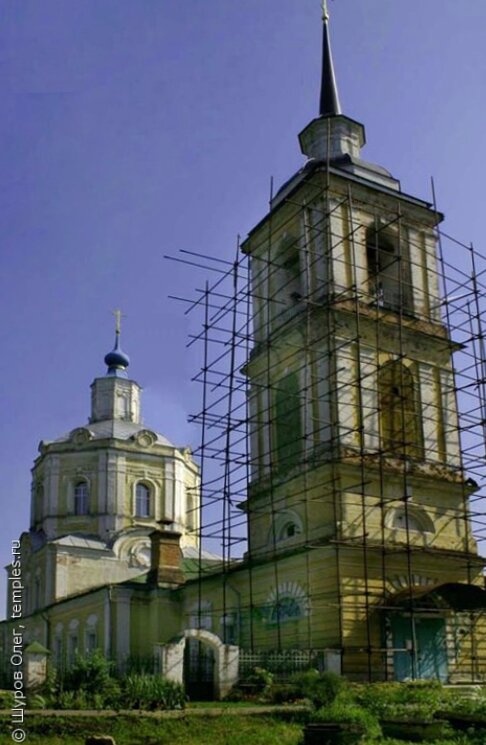 Храм Живоначальной Троицы в селе Голочёлово