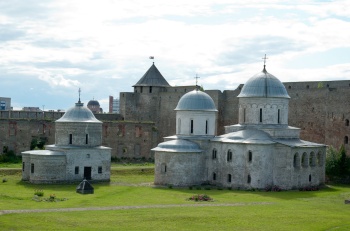 Ивангородская крепость с Успенским собором и Никольской церковью