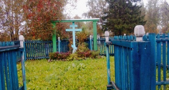 Погост с поклонным крестом на месте Церкви Благовещения в селе Воронцово