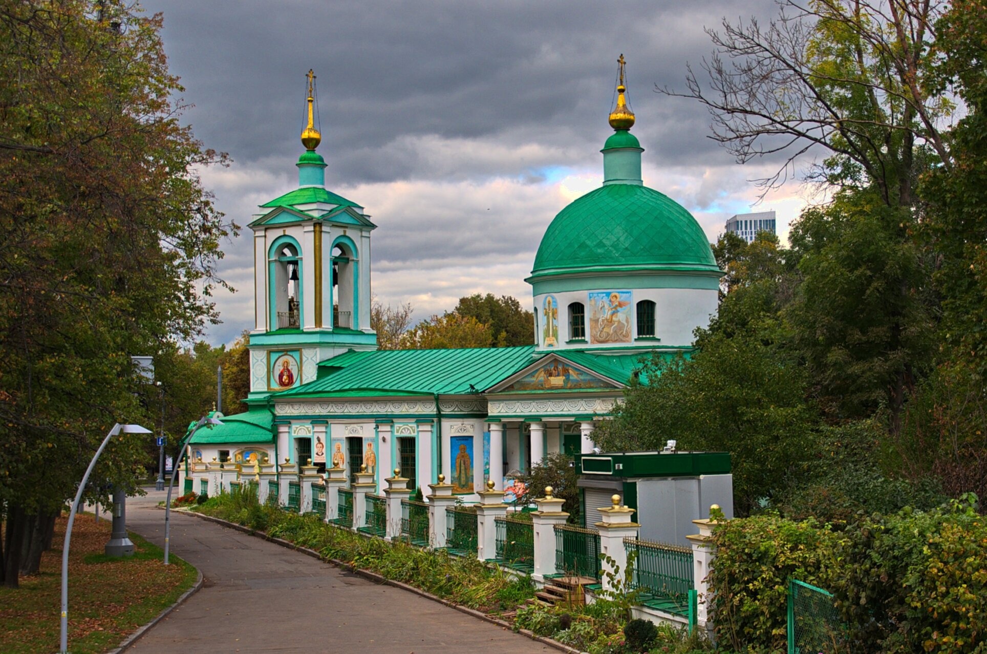 Храм Живоначальной Троицы на Воробьёвых горах