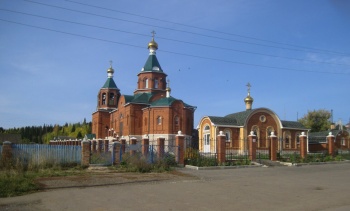 Крестовоздвиженский храм в селе Гольяны