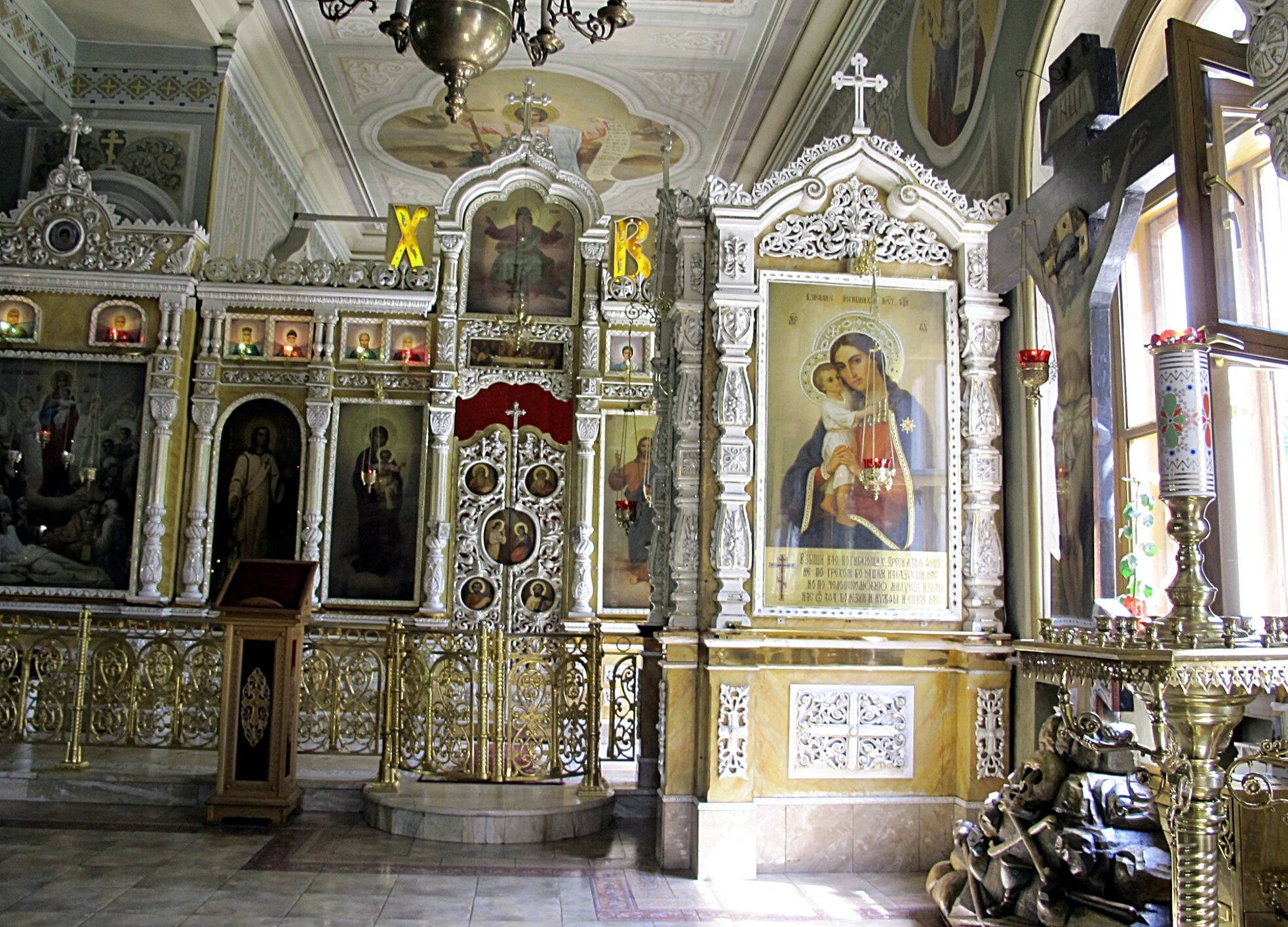 Иконостас Храма Всех Святых на Соколе в Москве