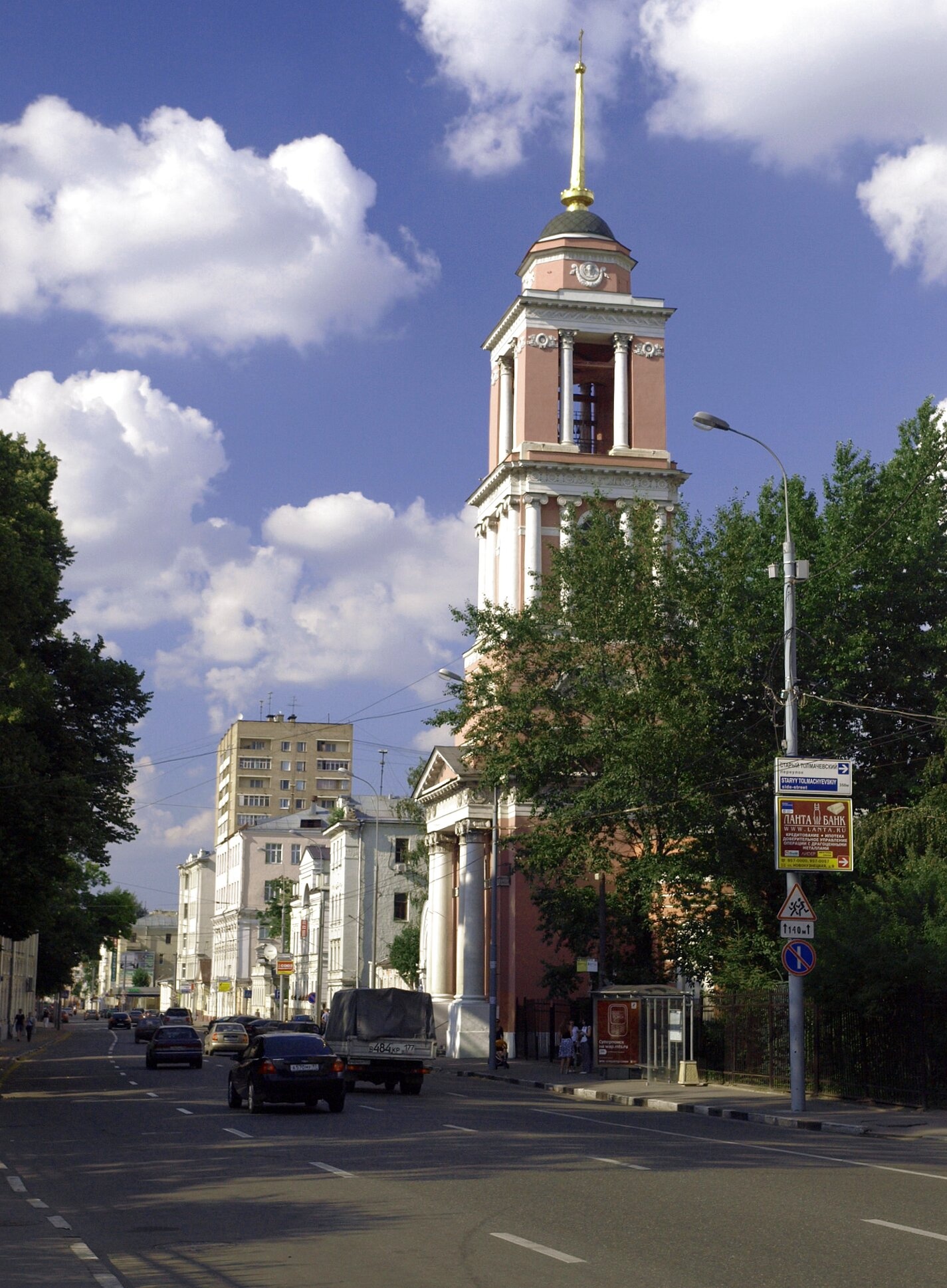 Храм Троицы Живоначальной в Вишняках на Пятницкой улице