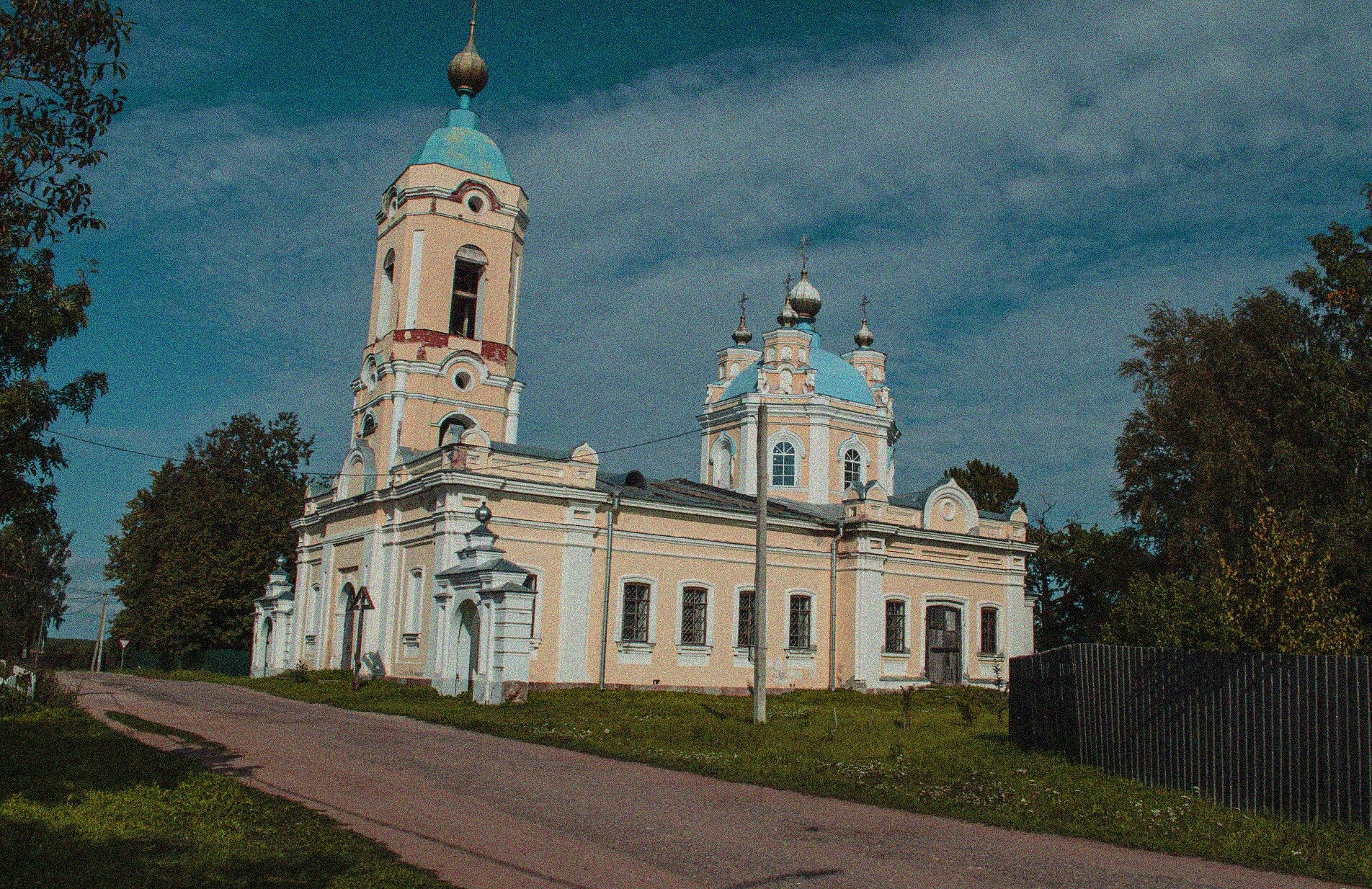 Церковь иконы Божией Матери «Знамение» в Любынях
