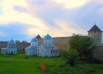 Ивангородская крепость с Успенским собором и Никольской церковью