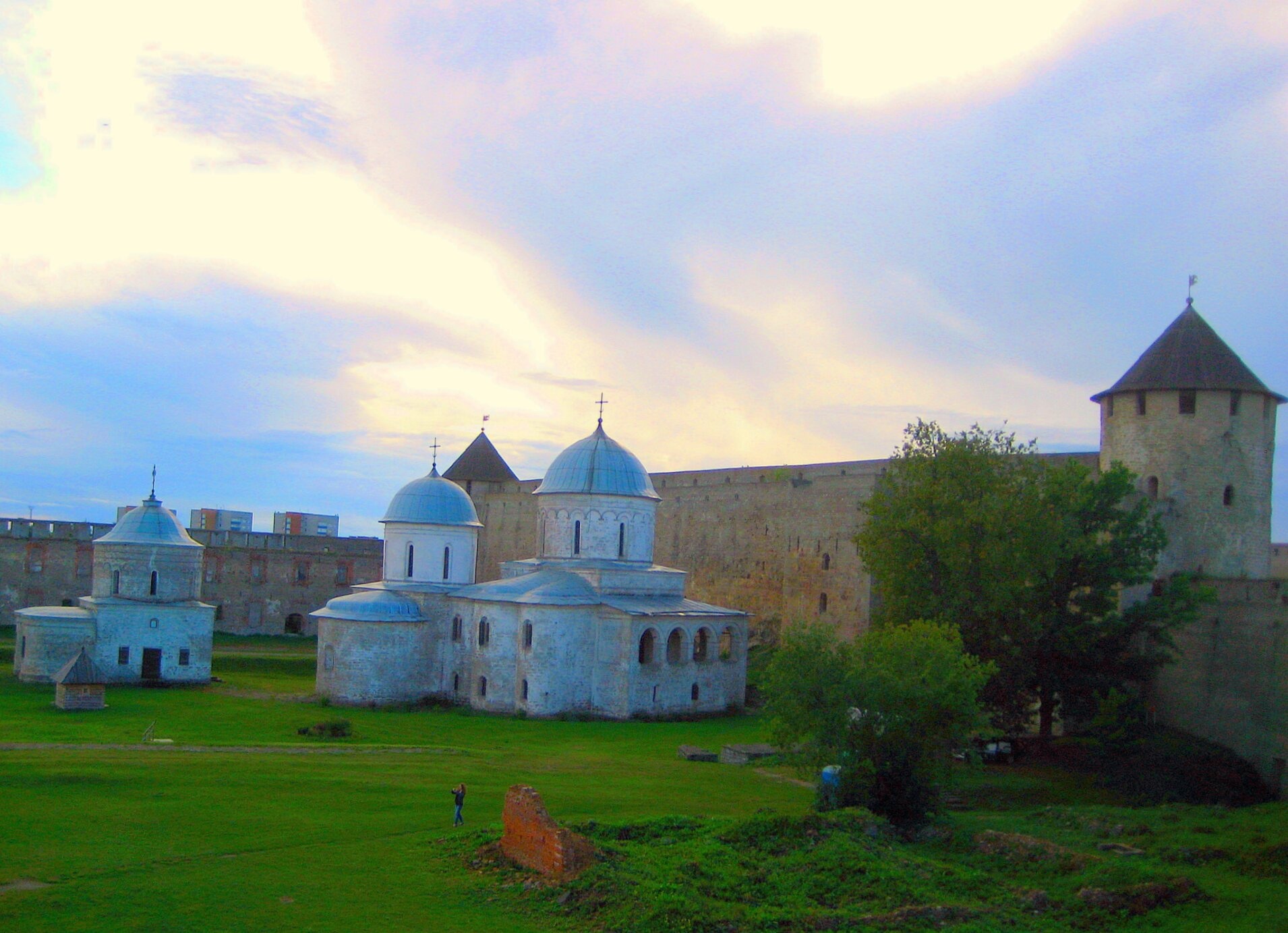 Ивангородская крепость с Успенским собором и Никольской церковью