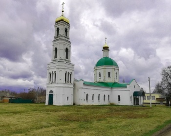 Храм Троицы Живоначальной в селе Вислая Поляна