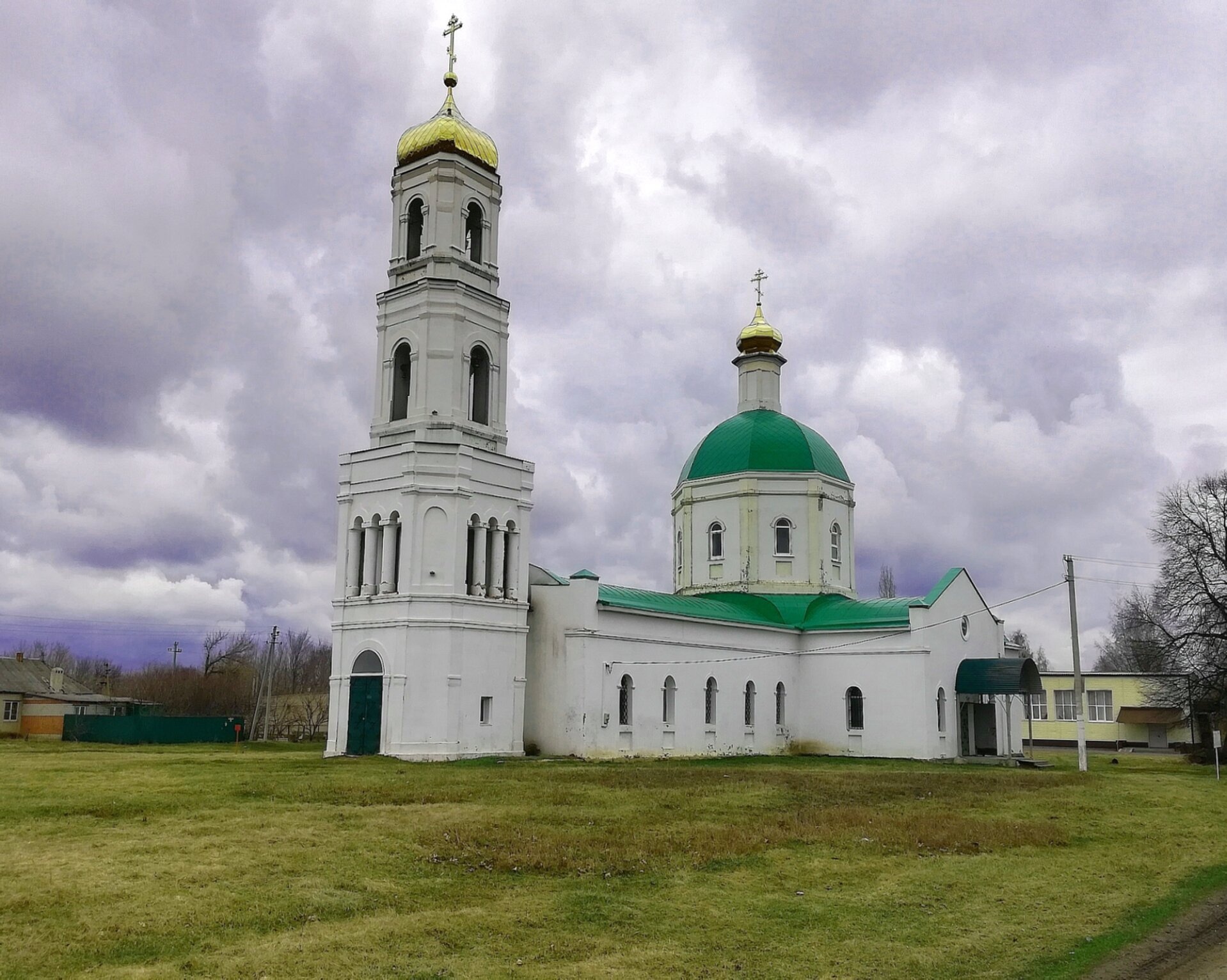 Храм Троицы Живоначальной в селе Вислая Поляна