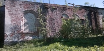 Руины Троицкой церкви в Горельце