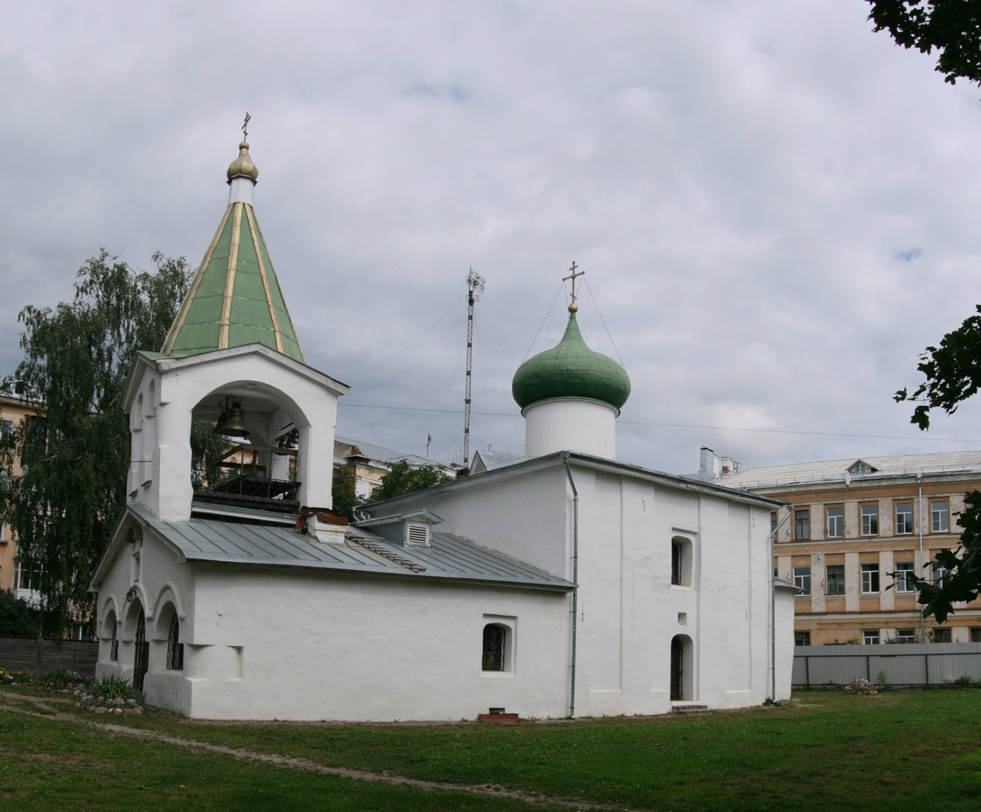 Церковь Преполовения Пятидесятницы в Пскове