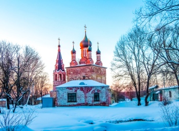 Церковь Покрова Пресвятой Богородицы в Мещерском зимой