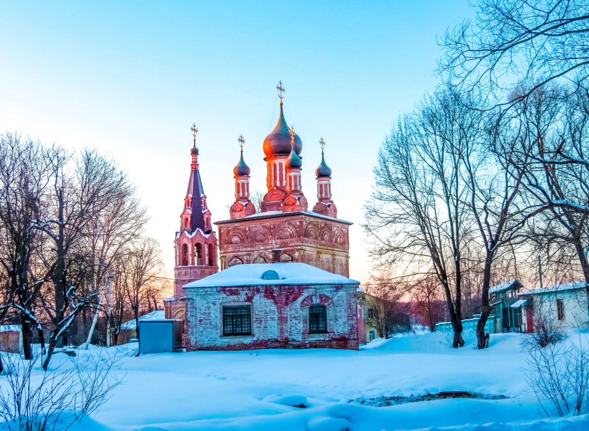 Церковь Покрова Пресвятой Богородицы в Мещерском зимой