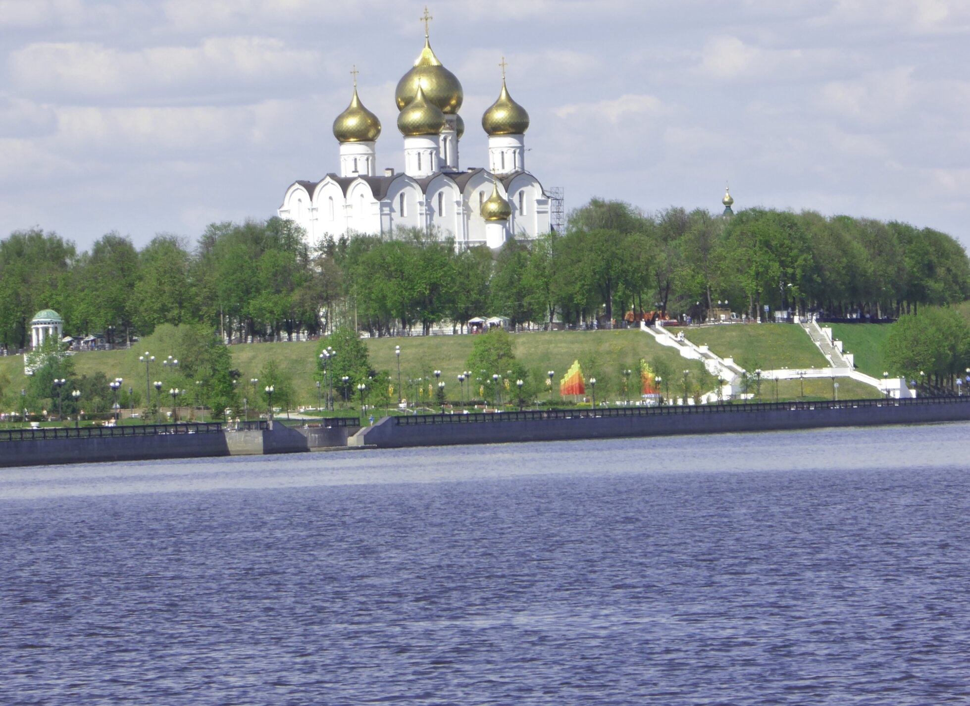 Успенский кафедральный собор в Ярославле