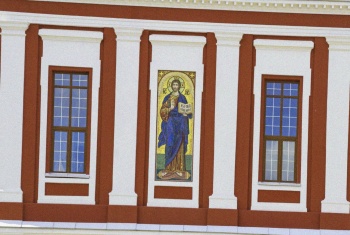 Фрагмент архитектуры Спасского собора с мозаичной иконой