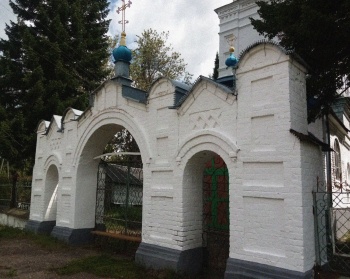 Ворота и ограда Покровского храма в селе Падерино