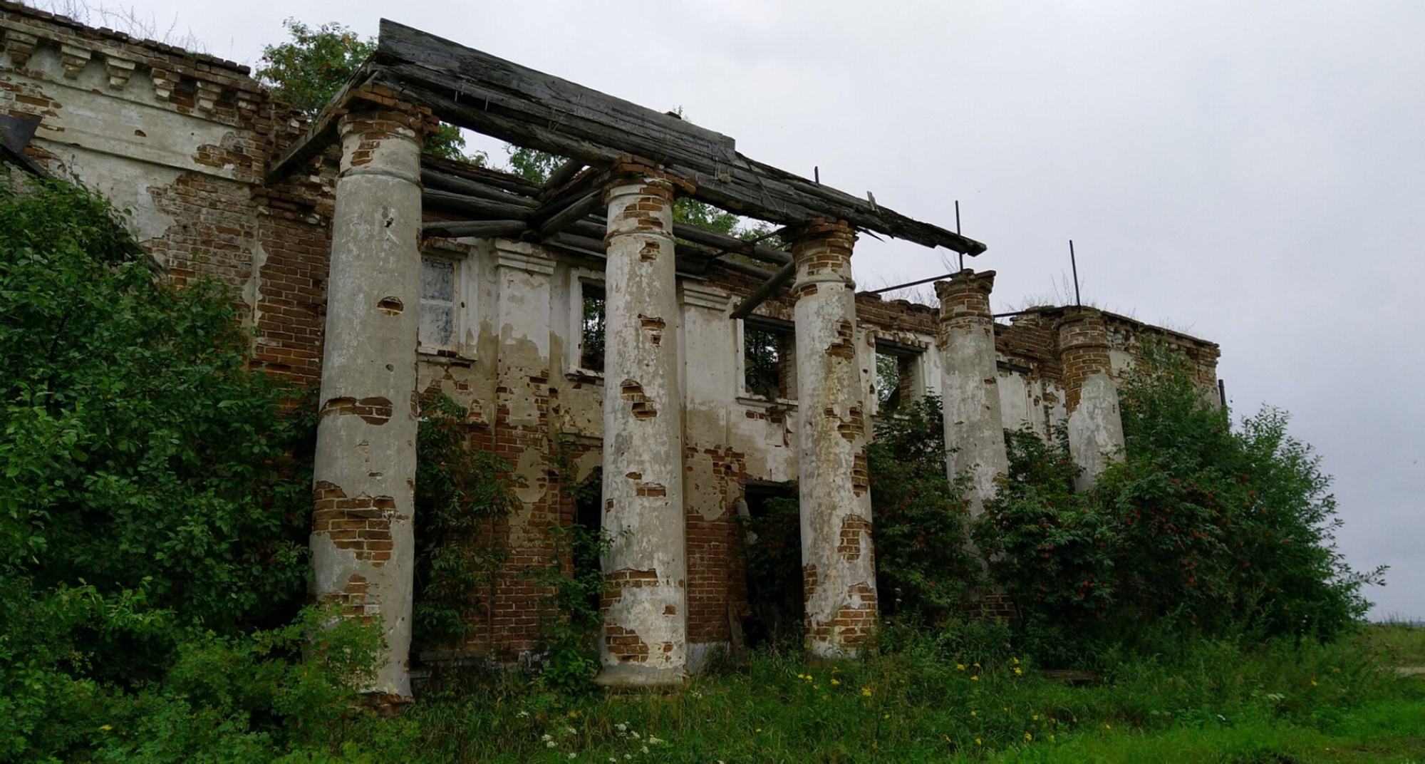 Усадьба Григорьевское и Церковь Преображения Господня в Столпино