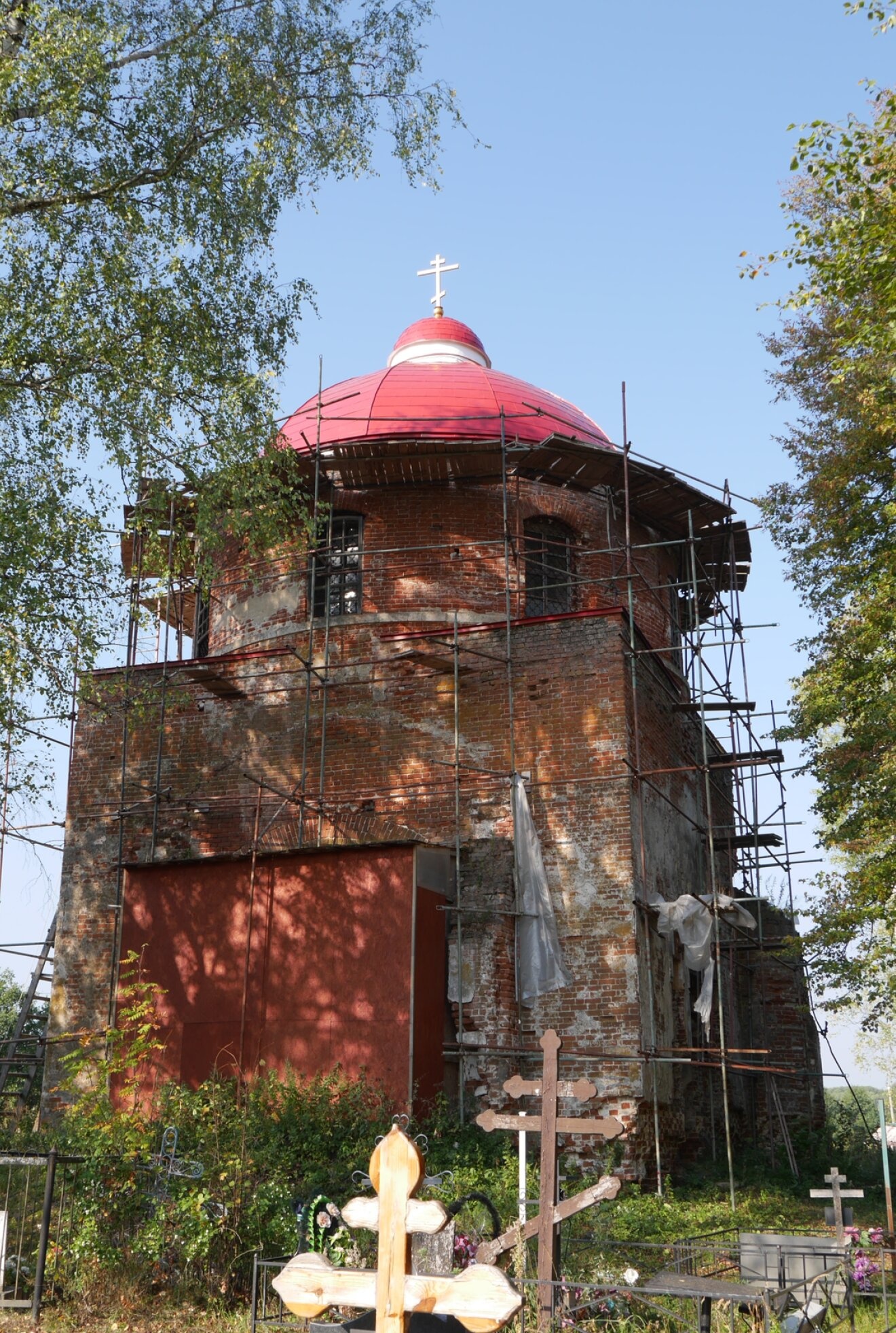 Церковь Николая Чудотворца в селе Дарищи во время реставрации