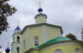 Храм Святых Апостолов Петра и Павла в селе Лужки
