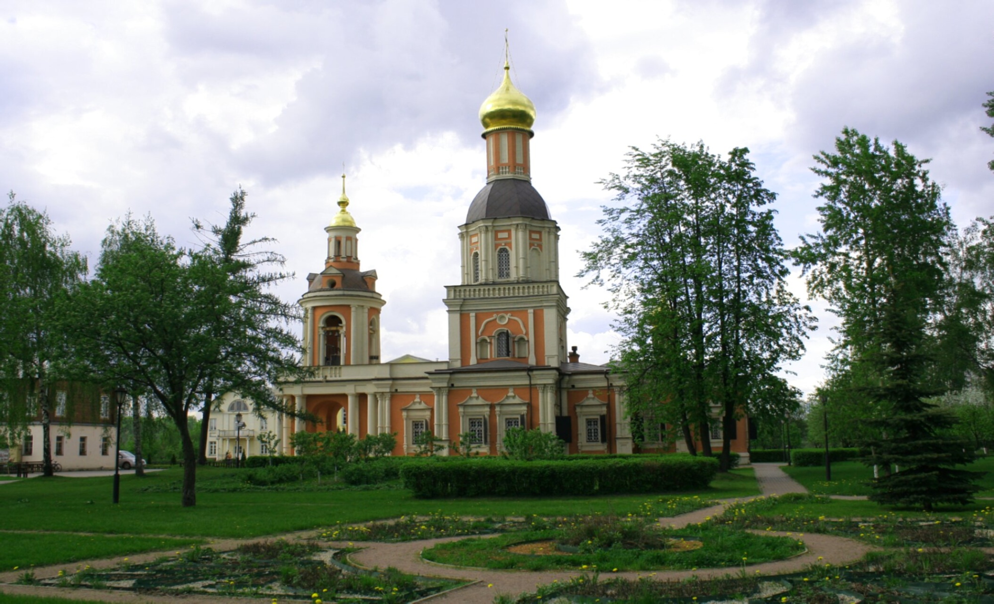 Храм Троицы Живоначальной в Свиблове - архитектурный памятник нарышкинского барокко