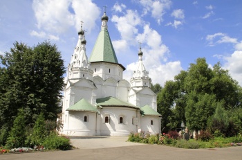 Храм Живоначальной Троицы в Троицком-Голенищеве