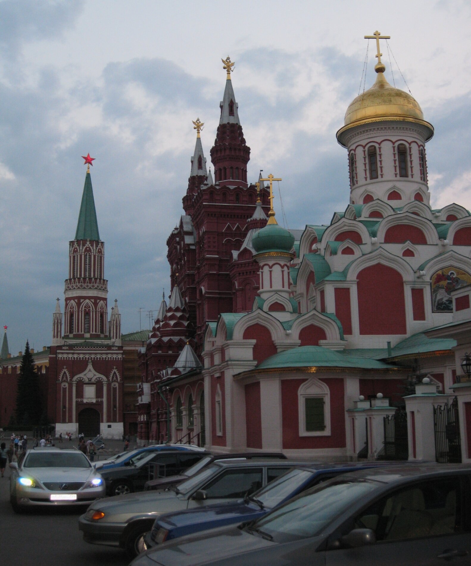 Казанский собор на Красной площади: православная святыня в сердце Москвы