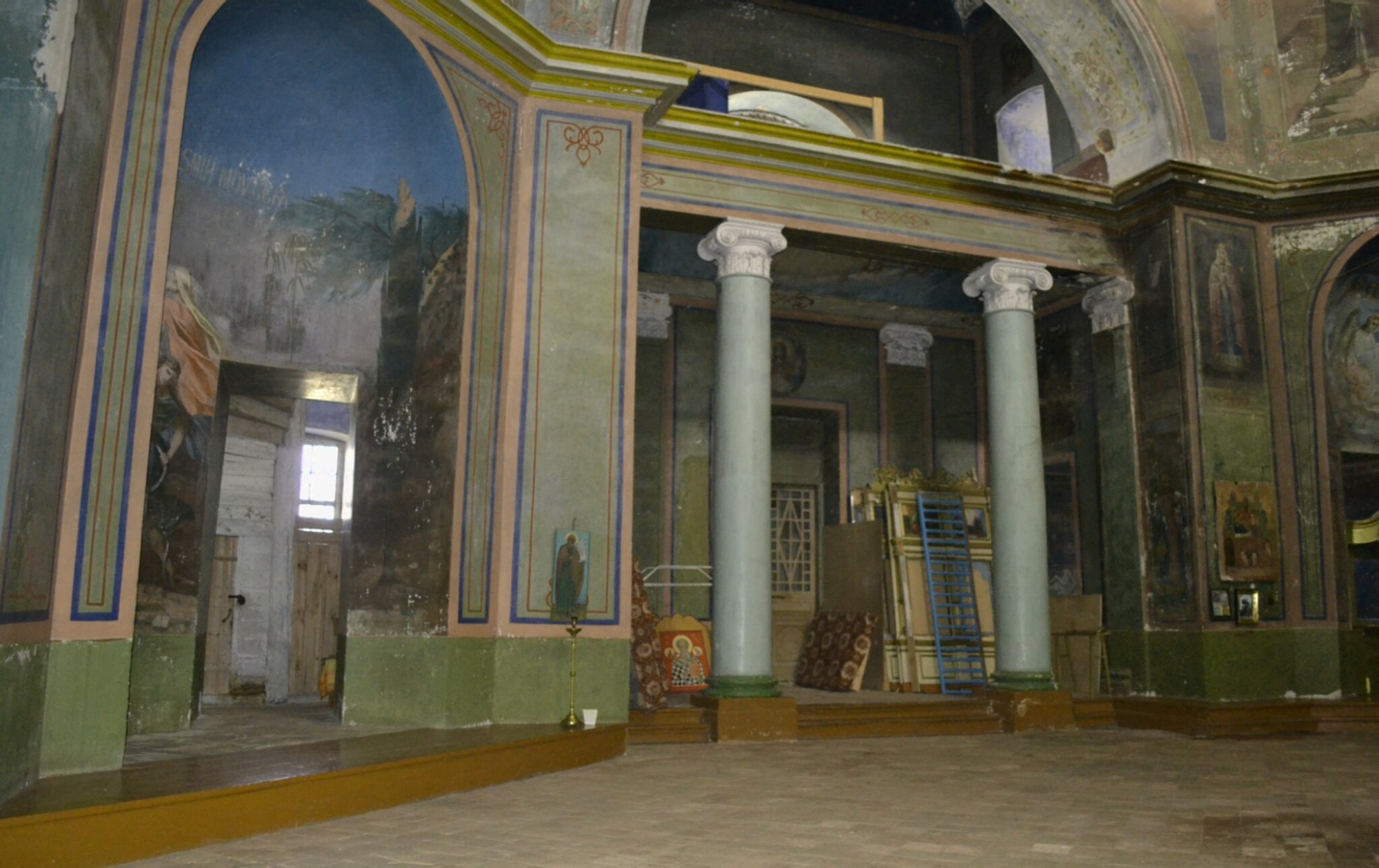 Интерьер Церкви Воскресения Христова в селе Ульяново