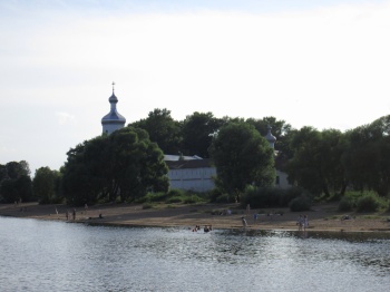 Свято-Юрьев монастырь на берегу реки Волхов