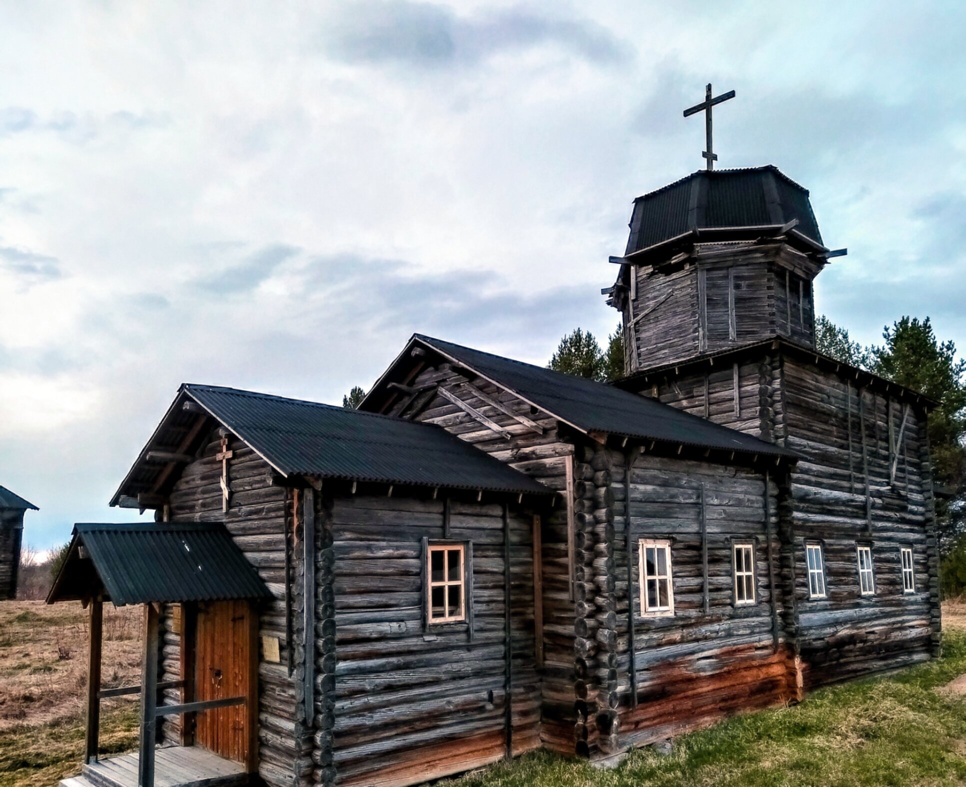 Покровская Церковь в Усть-Ваеньге - памятник деревянного зодчества