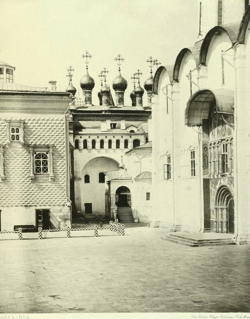 Верхоспасский собор и Грановитая палата на исторической фотографии