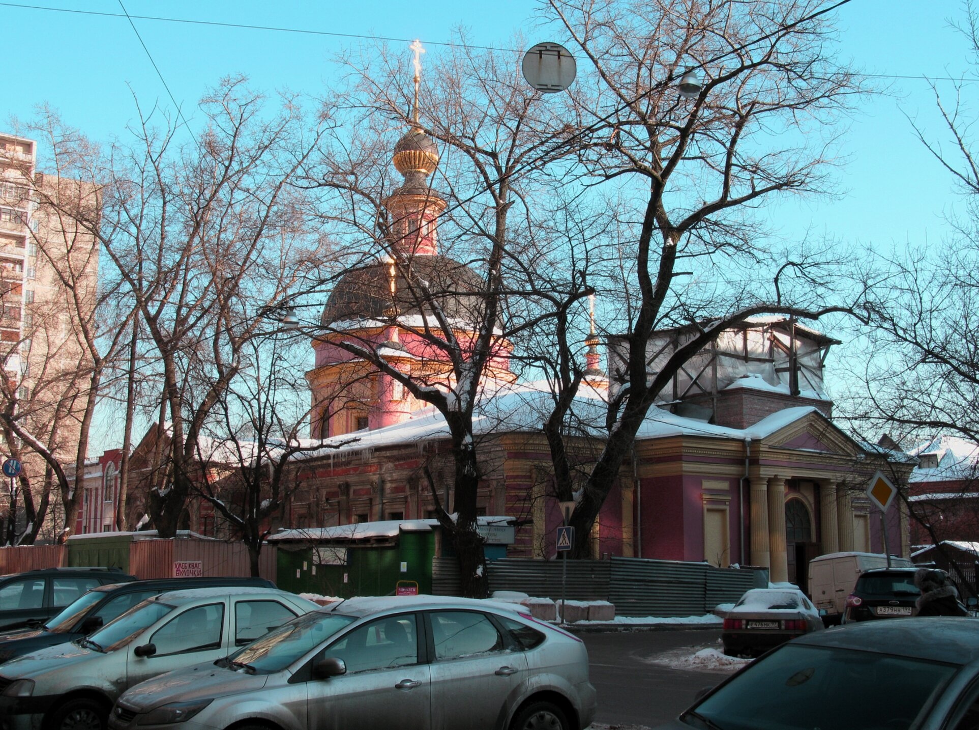 Храм великомученицы Ирины в Покровском: зимний вид