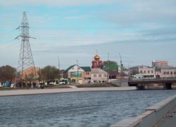 Вид на Иоанно-Предтеченский монастырь в Астрахани с набережной Волги