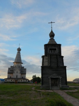 Успенская церковь с колокольней в селе Варзуга