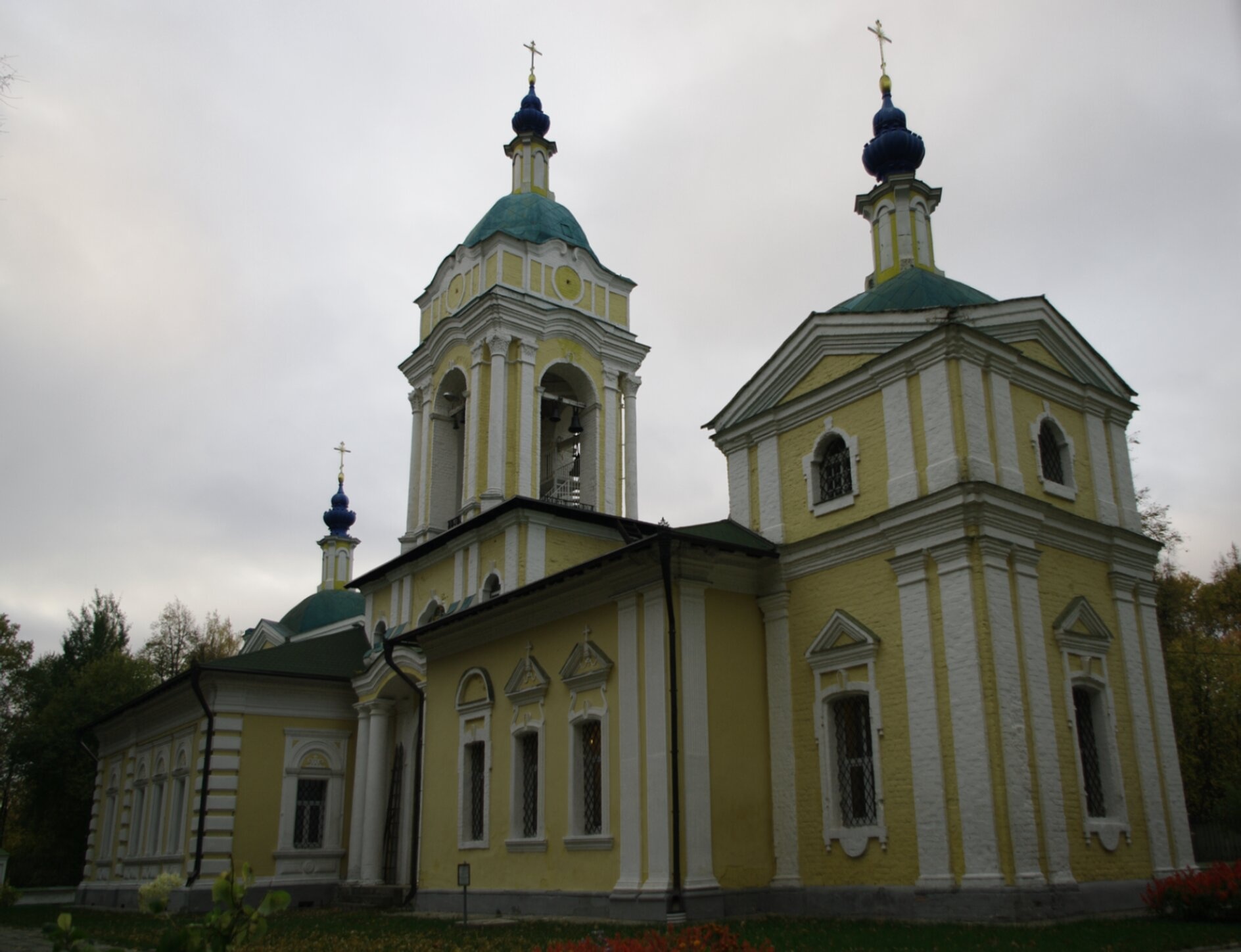 Храм апостола и евангелиста Иоанна Богослова в Богословском-Могильцах