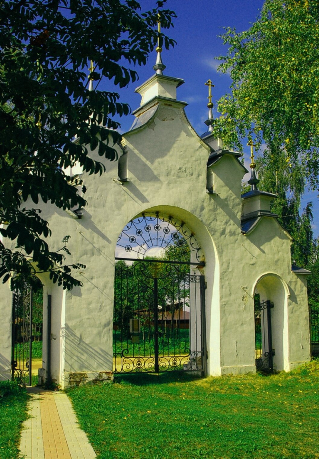 Святые ворота Никольской церкви в селе Николо-Ям